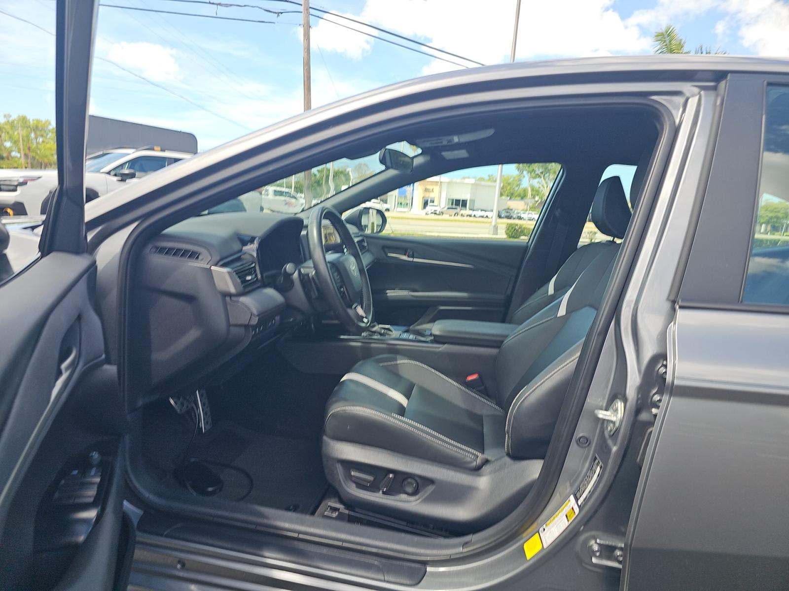 2025 Toyota Camry SE FWD