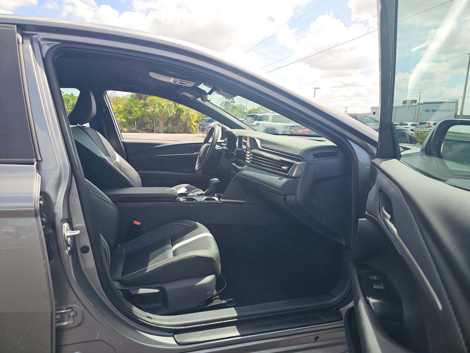 2025 Toyota Camry SE FWD