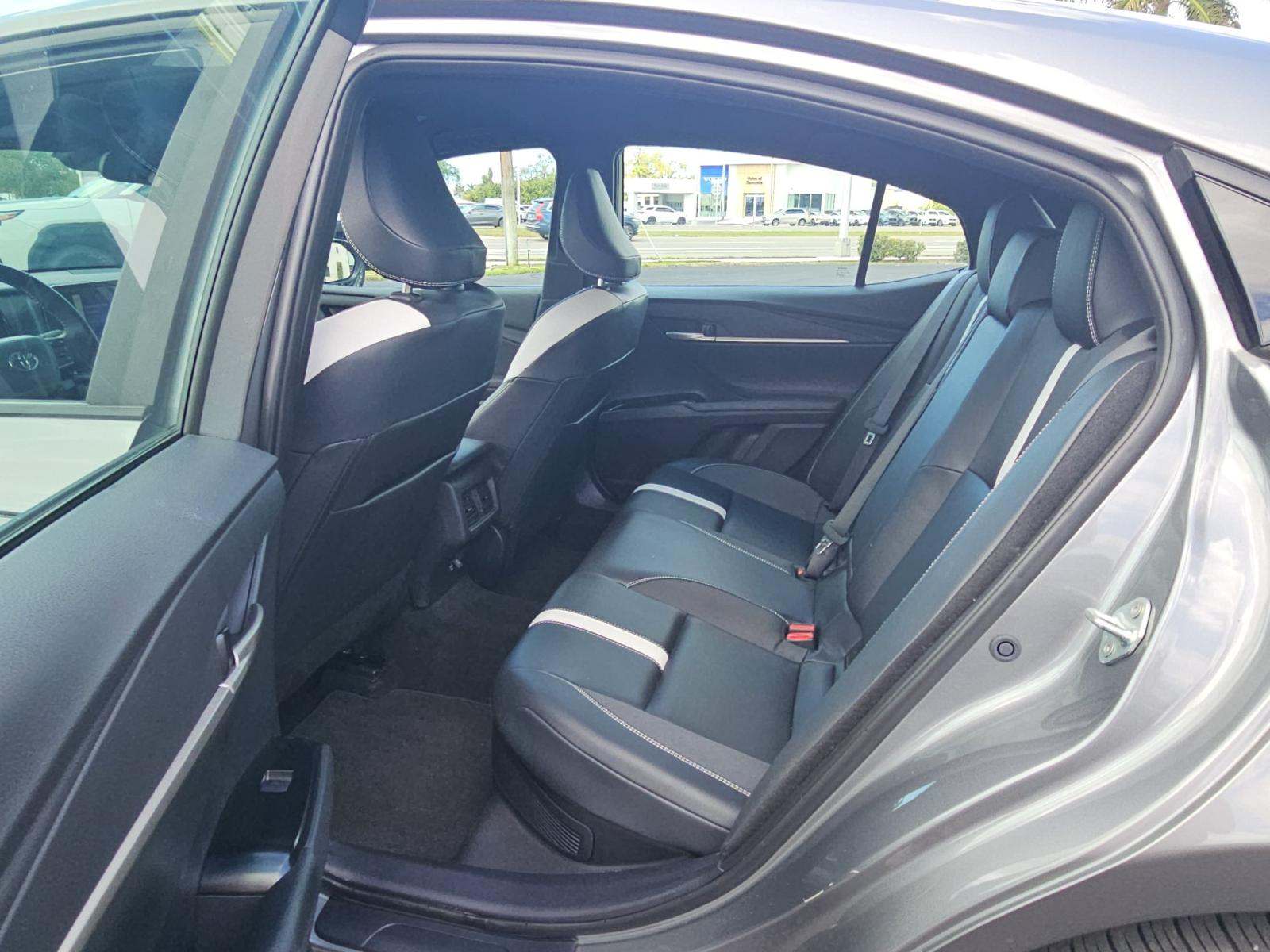 2025 Toyota Camry SE FWD