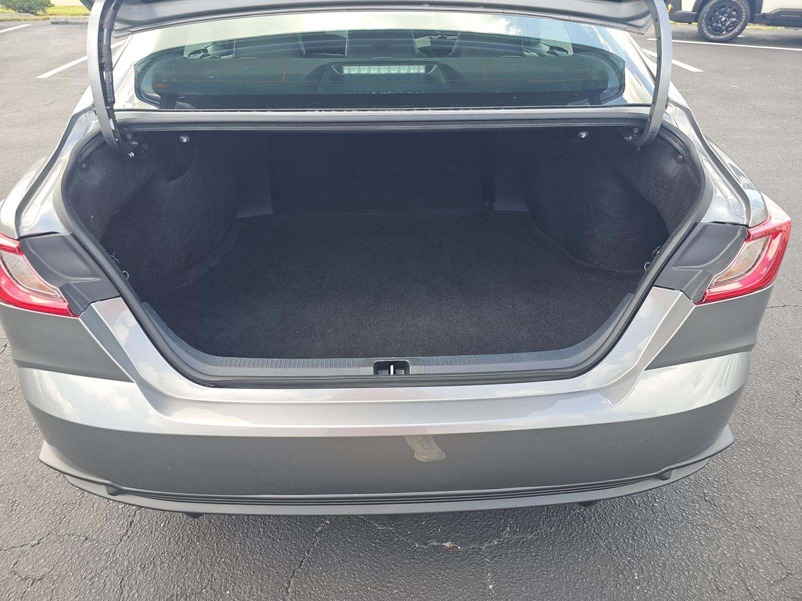 2025 Toyota Camry SE FWD