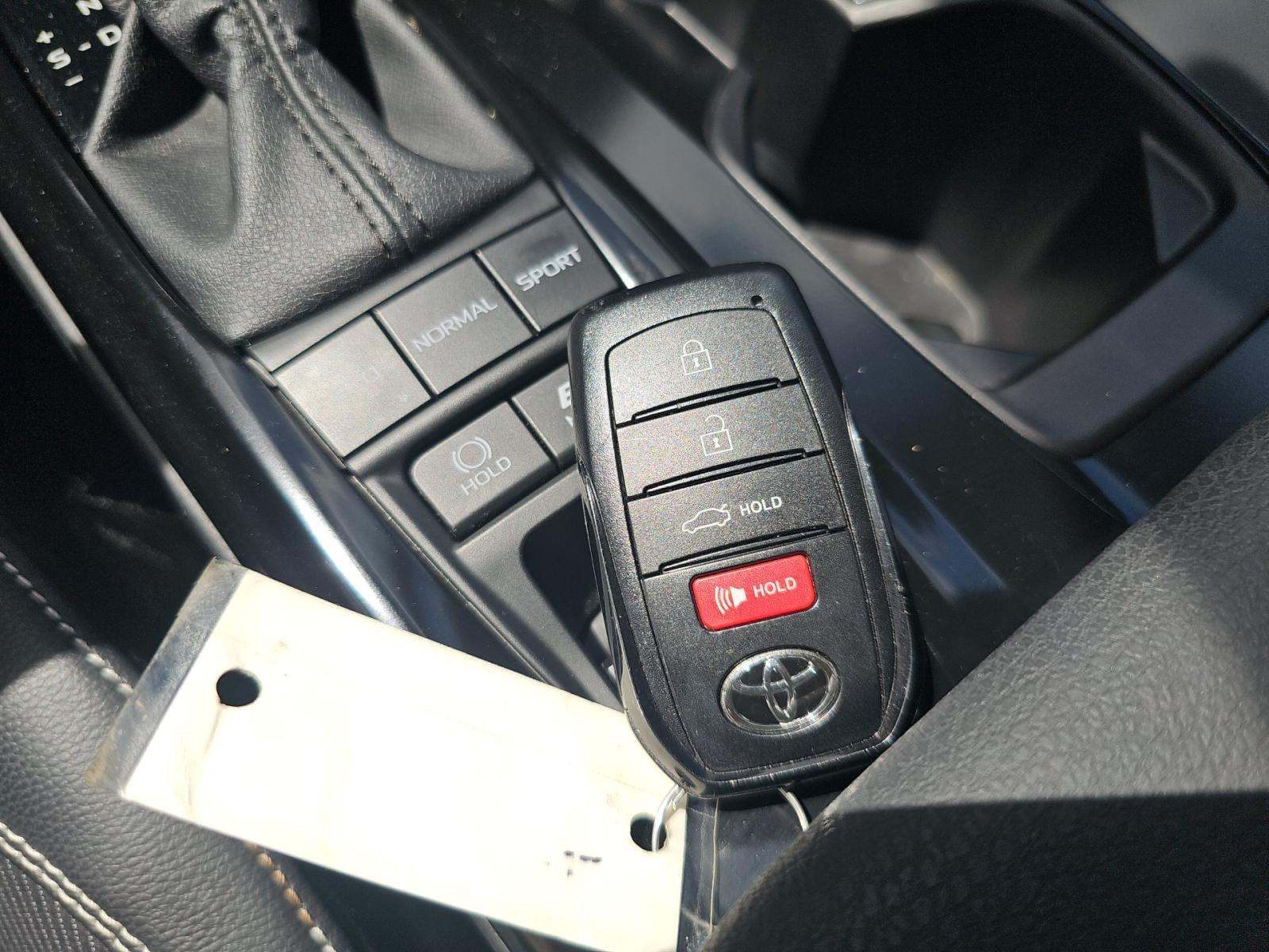 2025 Toyota Camry SE FWD