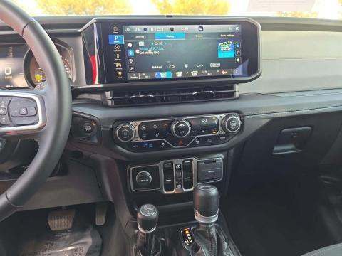 JEEP 4XE SAHARA - 10