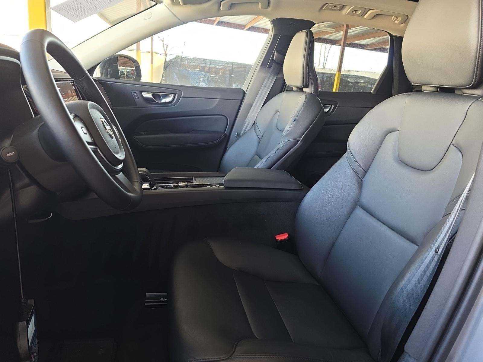 2025 Volvo XC60 B5 Core AWD