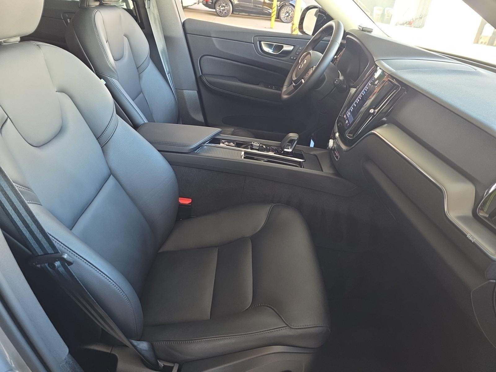 2025 Volvo XC60 B5 Core AWD