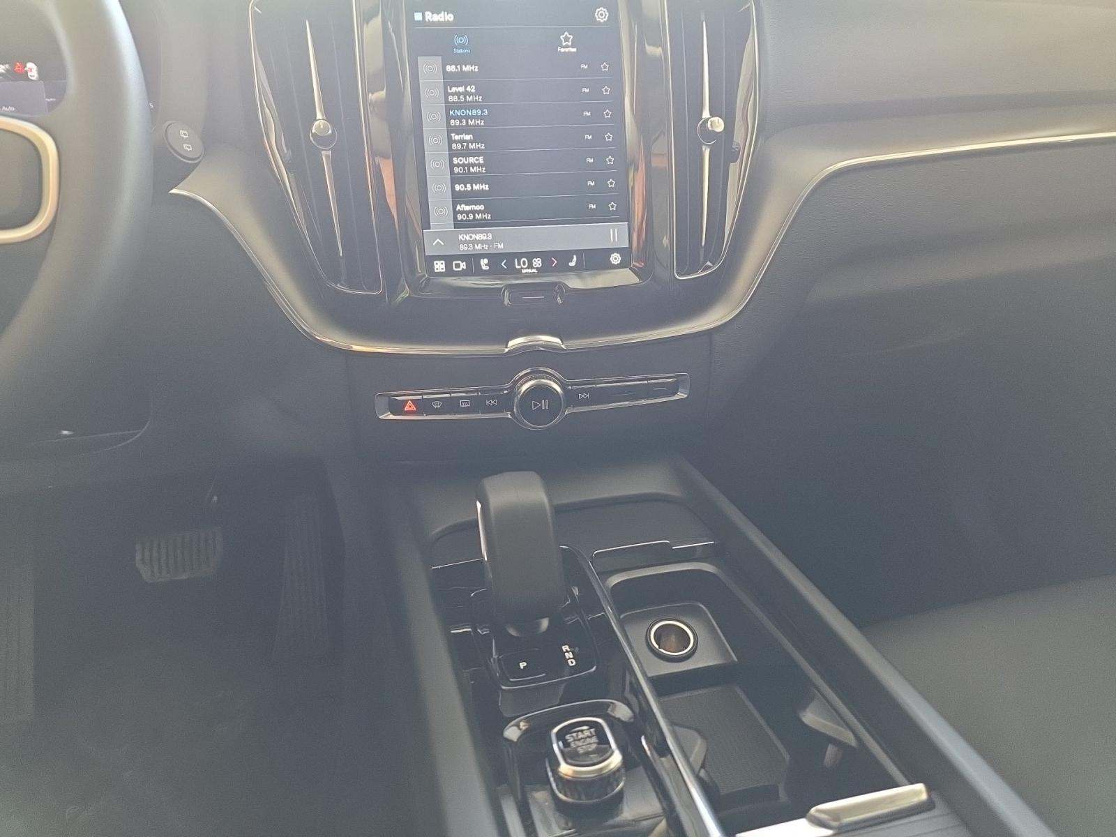 2025 Volvo XC60 B5 Core AWD