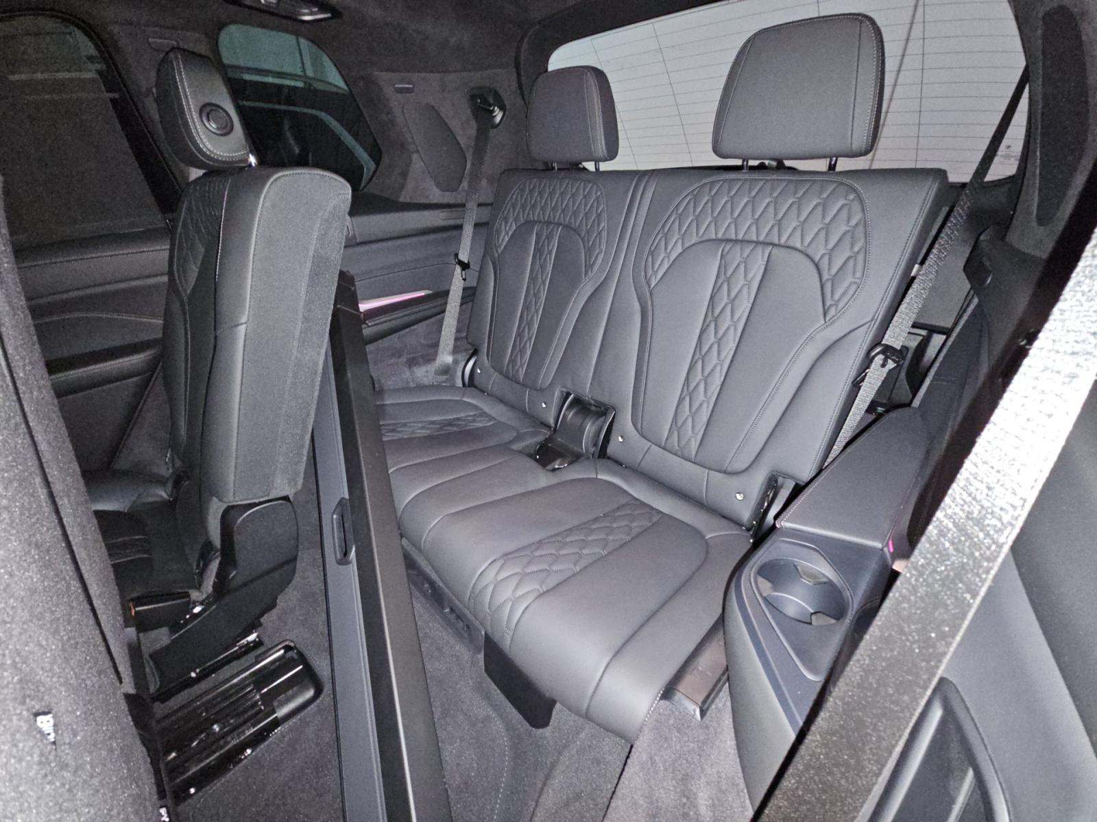 2025 BMW X7 xDrive40i AWD