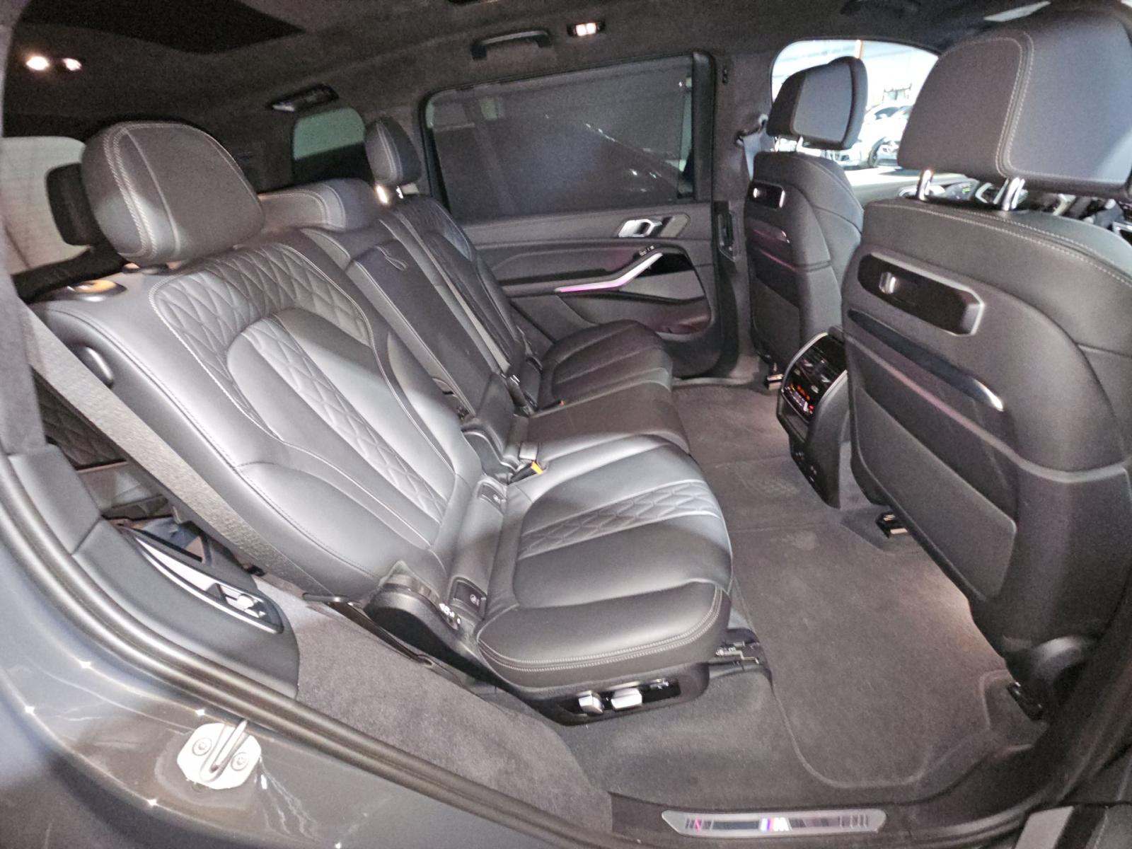 2025 BMW X7 xDrive40i AWD