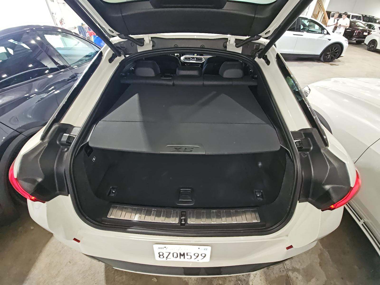 2022 BMW X6 M50i AWD