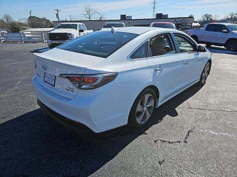 HYUNDAI PLUG-IN HYBRID - 3