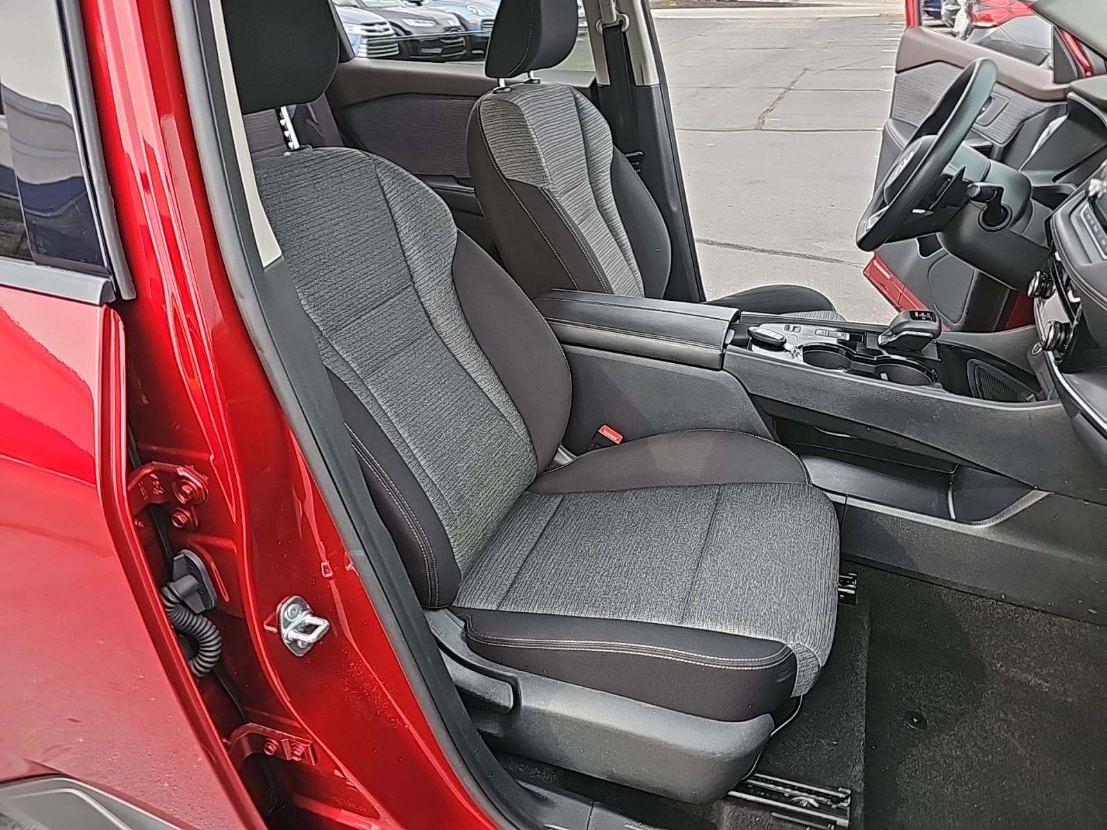 2021 Nissan Rogue SV FWD