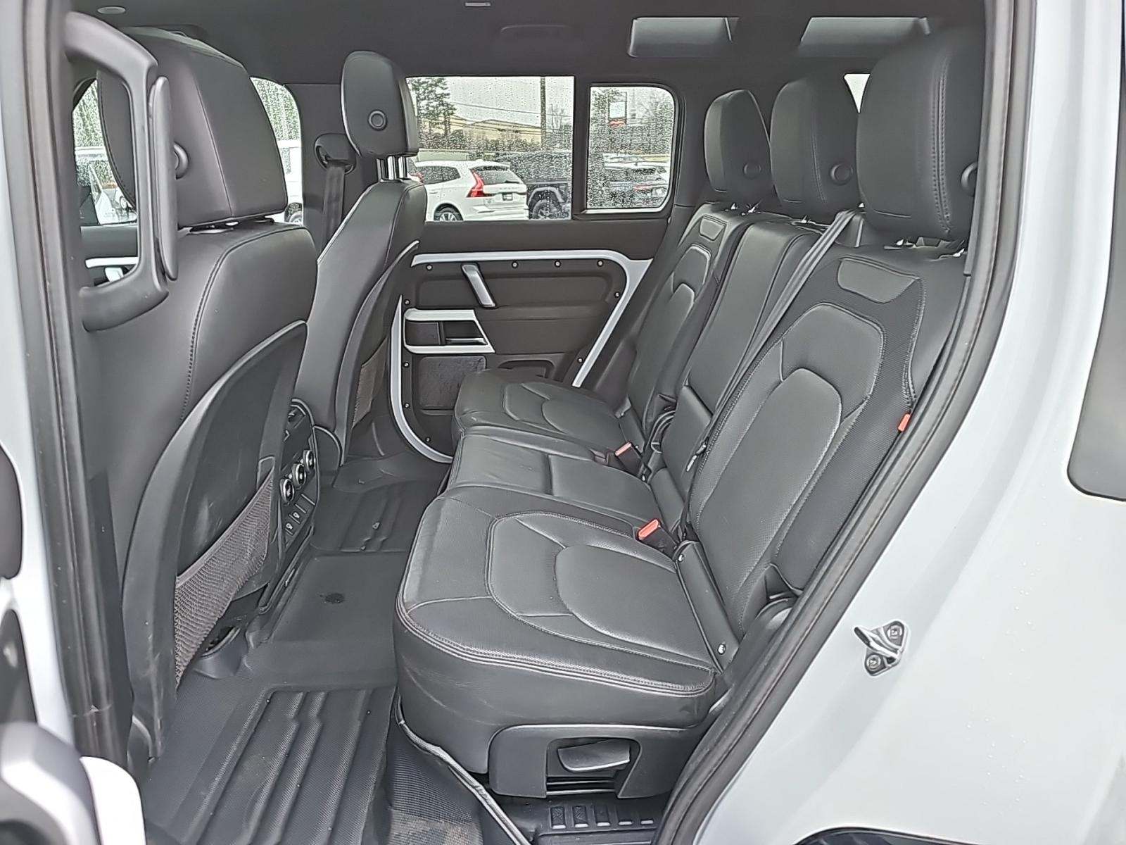 2023 Land Rover Defender 110 X-Dynamic SE AWD