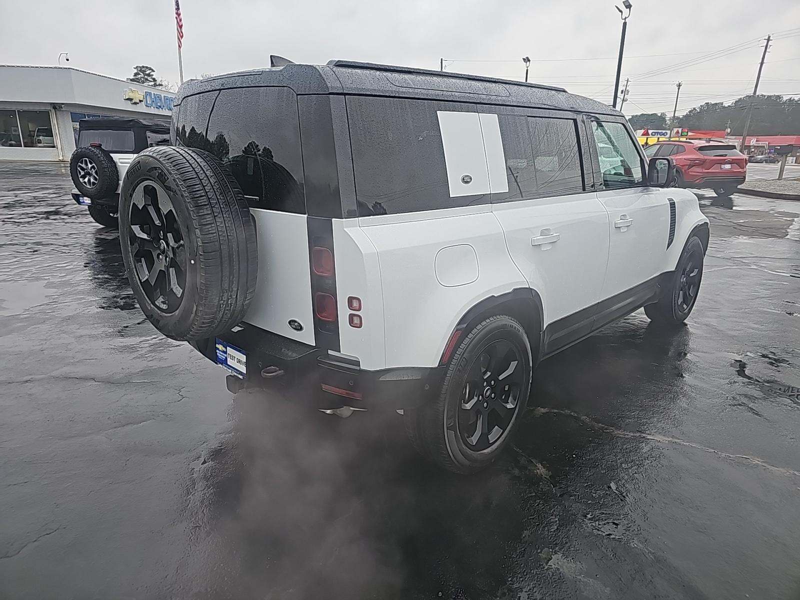 2023 Land Rover Defender 110 X-Dynamic SE AWD