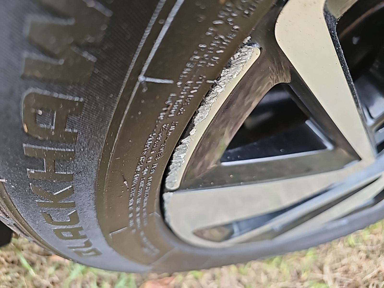 2024 Volkswagen Atlas 2.0T SE FWD