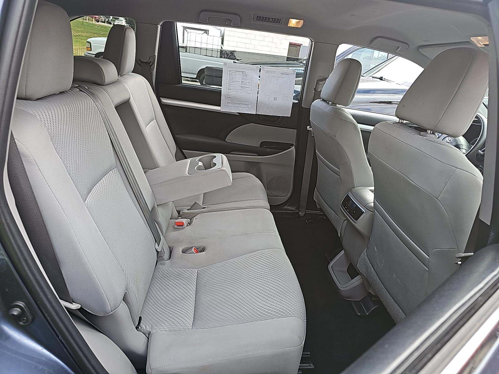 2019 Toyota Highlander LE FWD