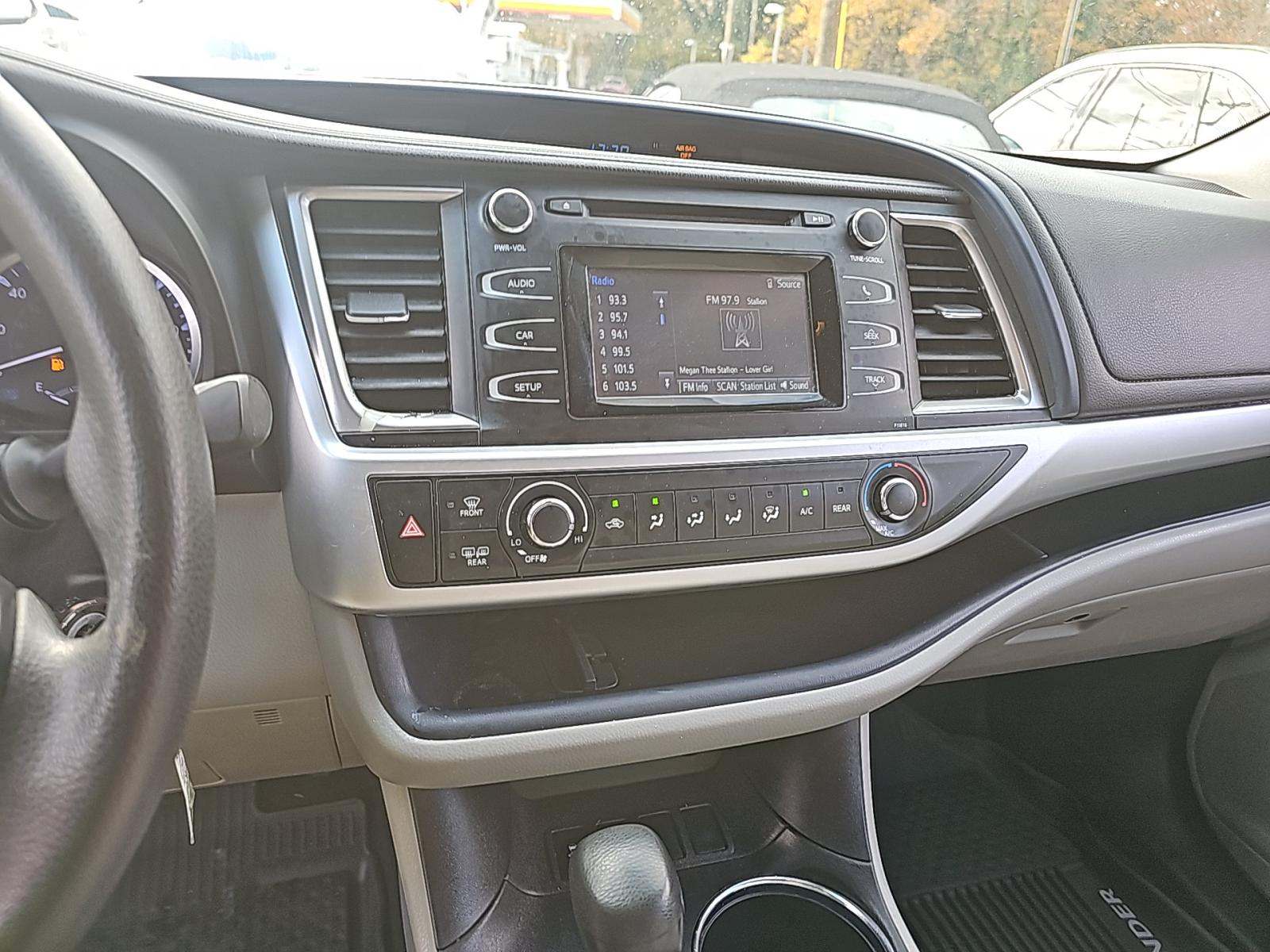 2019 Toyota Highlander LE FWD