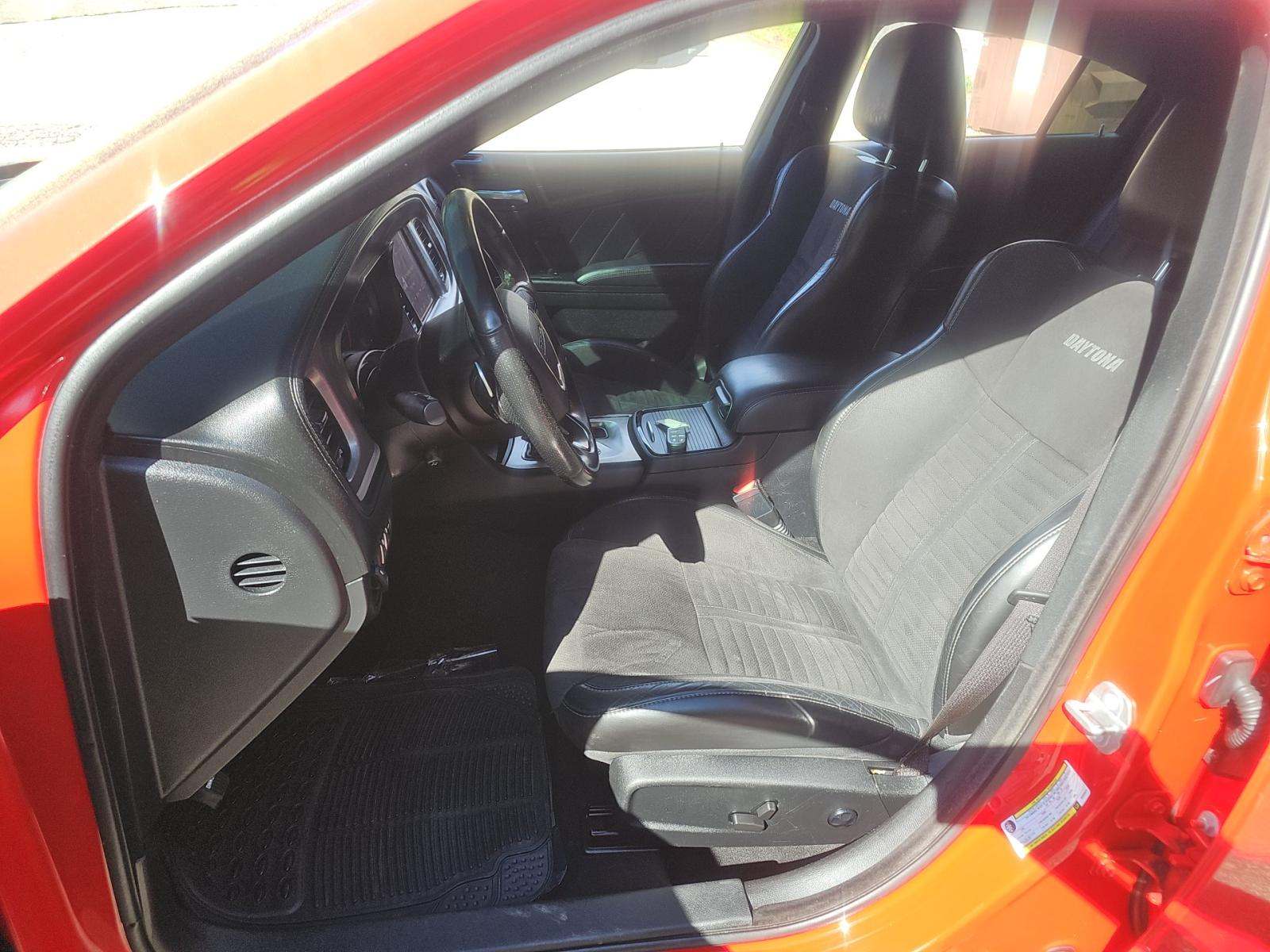 DODGE CHALLENGER - 6