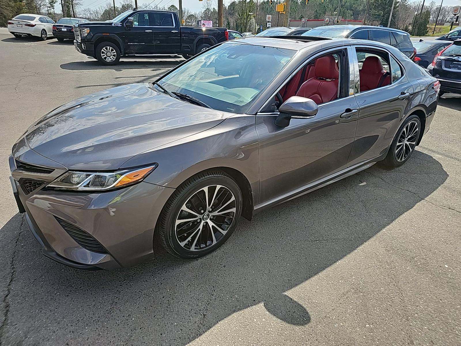 2018 Toyota Camry SE FWD