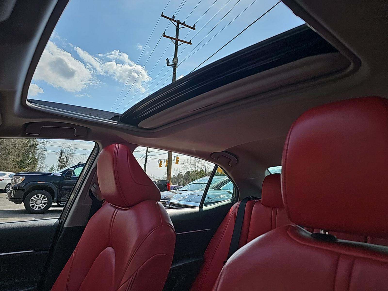 2018 Toyota Camry SE FWD