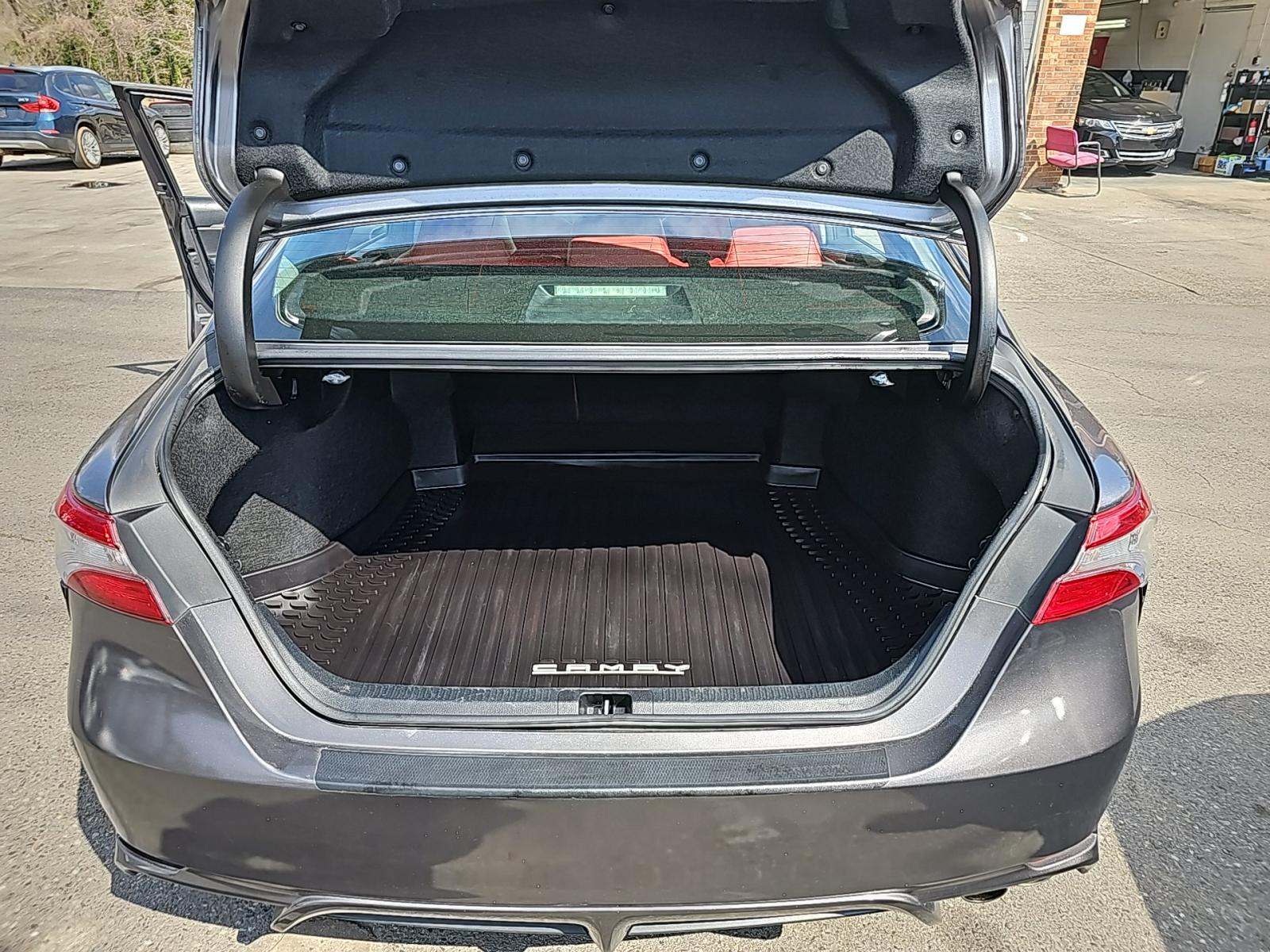 2018 Toyota Camry SE FWD