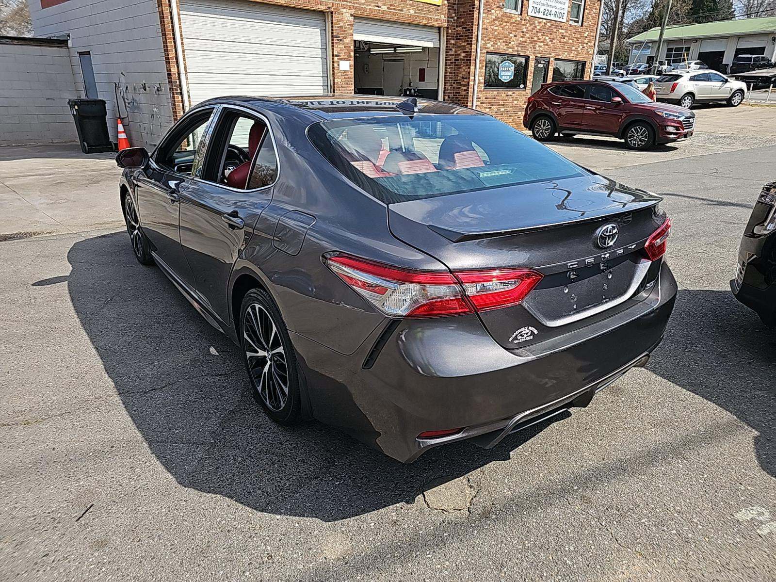 2018 Toyota Camry SE FWD