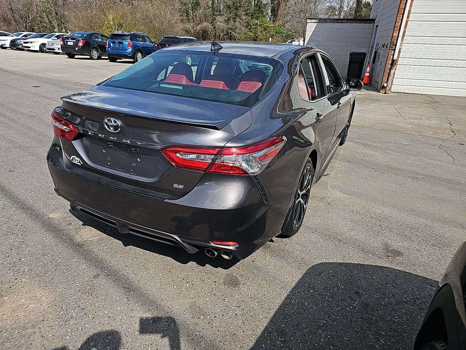 2018 Toyota Camry SE FWD