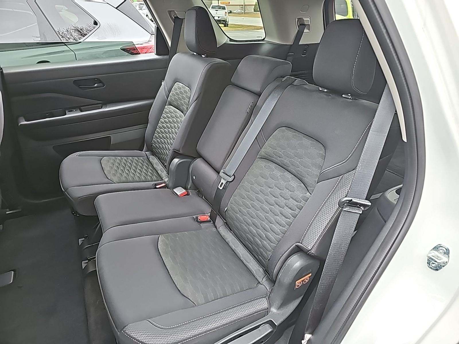 2024 Nissan Pathfinder SV FWD