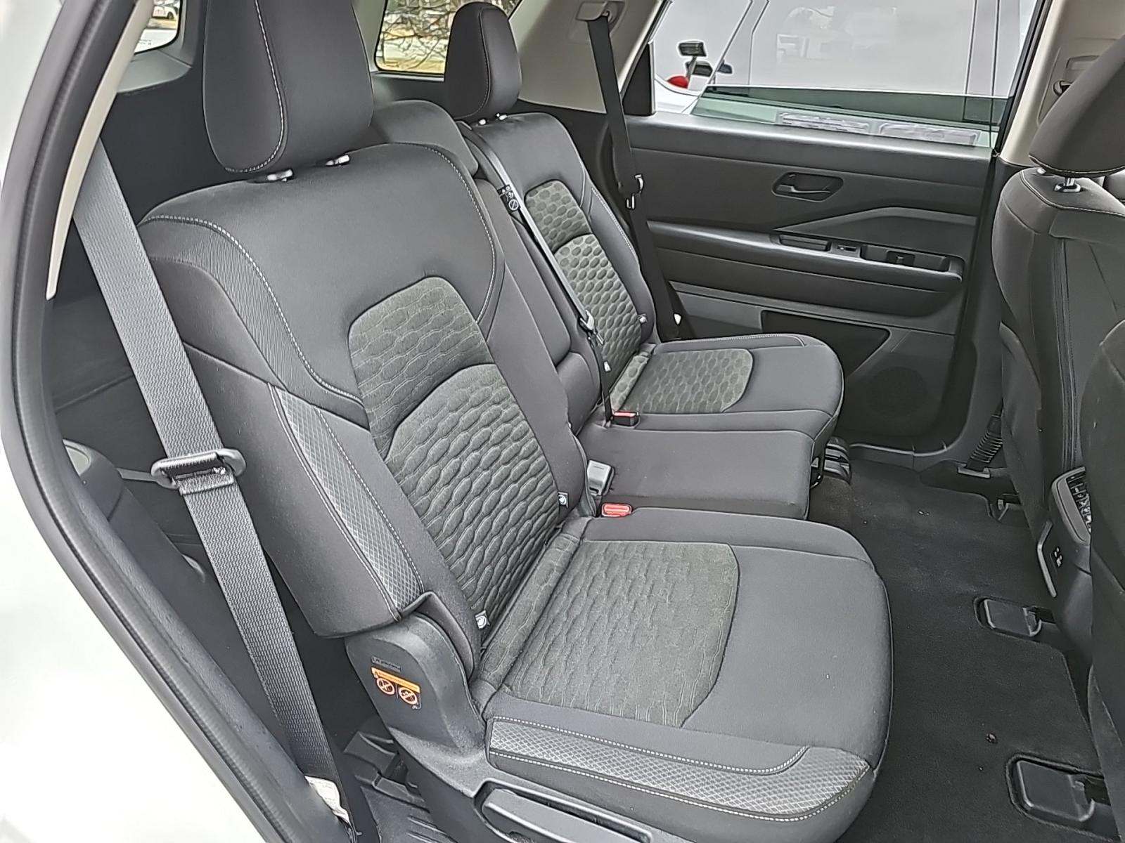 2024 Nissan Pathfinder SV FWD