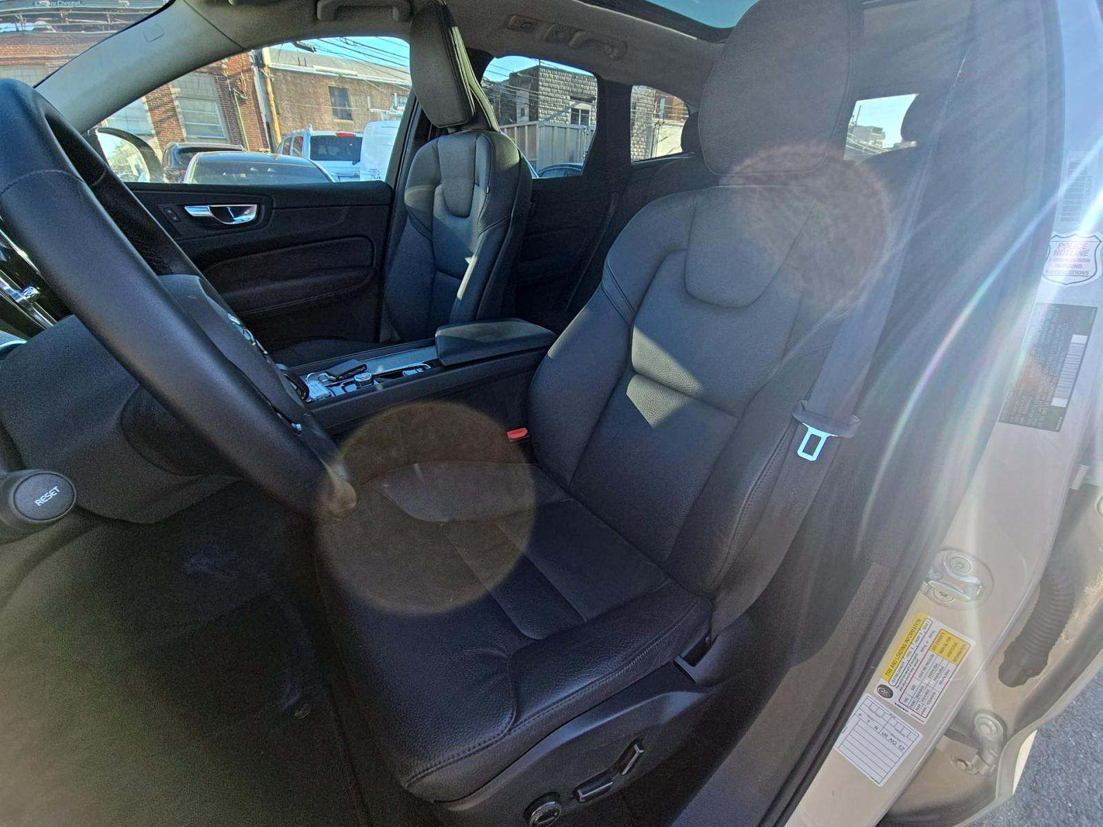 2025 Volvo XC60 B5 Plus AWD