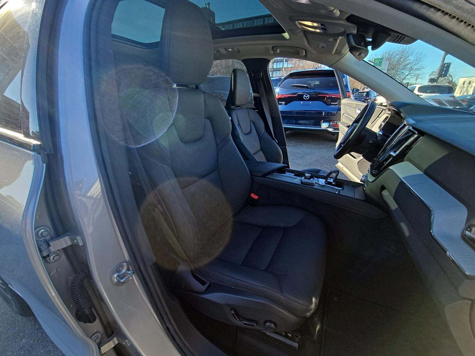 2025 Volvo XC60 B5 Plus AWD