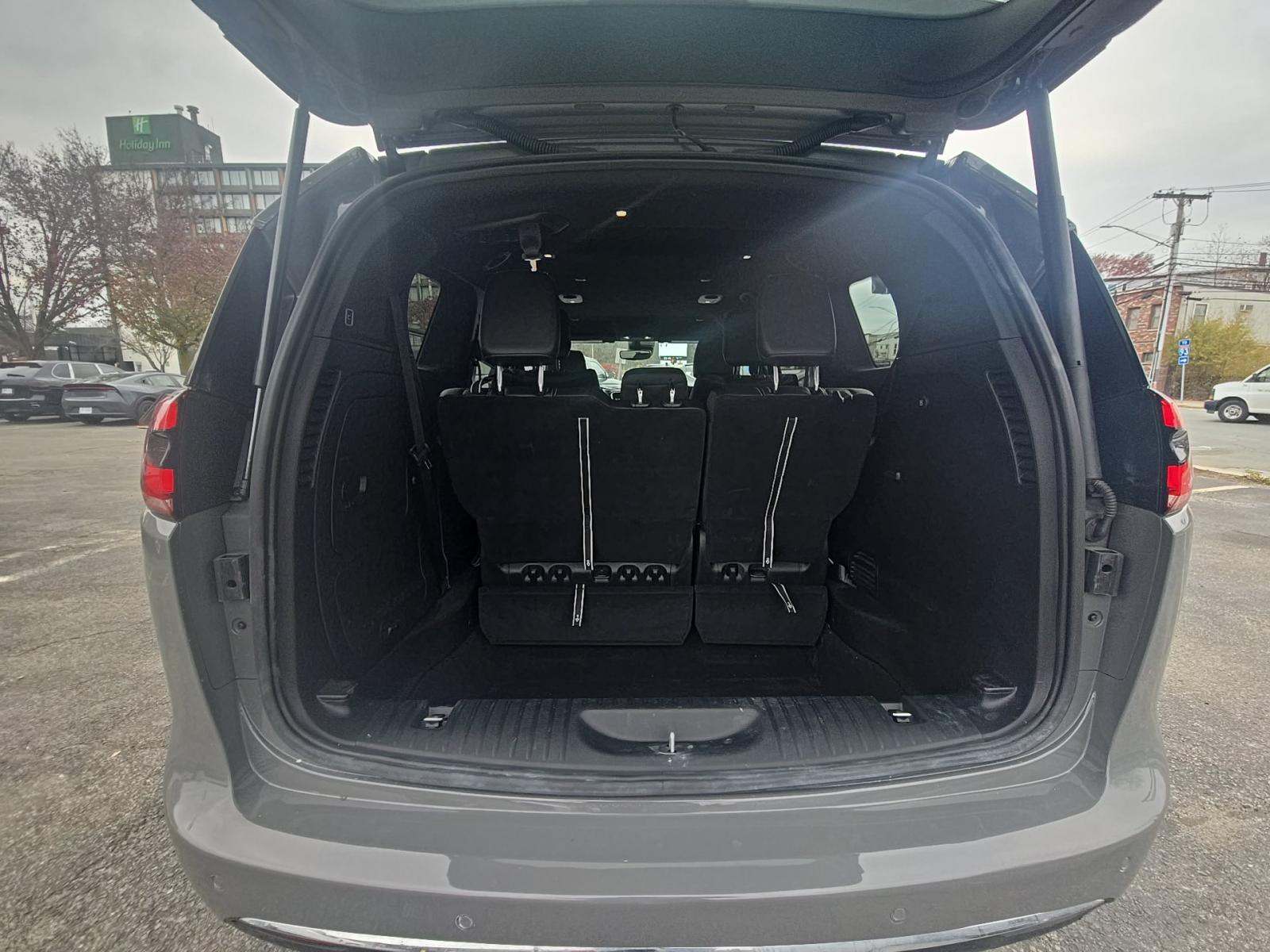 2025 Chrysler Pacifica Hybrid Select FWD