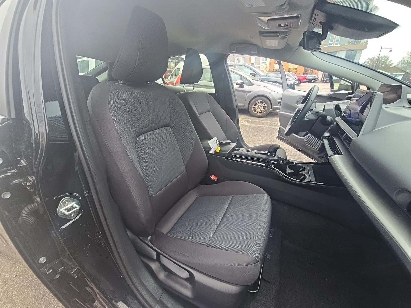 2025 Toyota Prius LE FWD