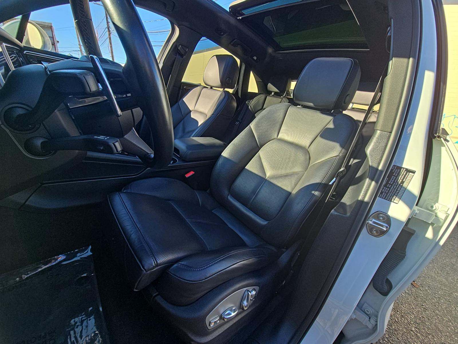 2022 Porsche Macan Base AWD