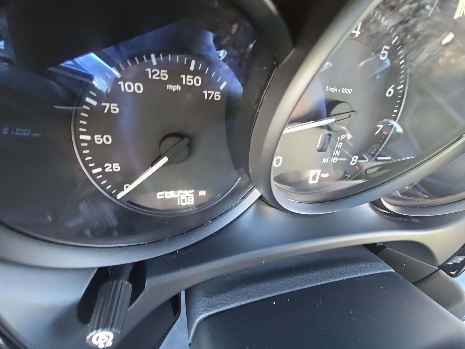 2022 Porsche Macan Base AWD