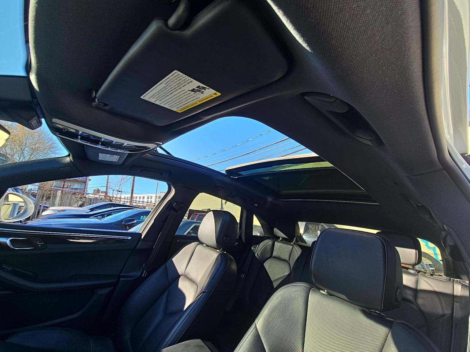 2022 Porsche Macan Base AWD