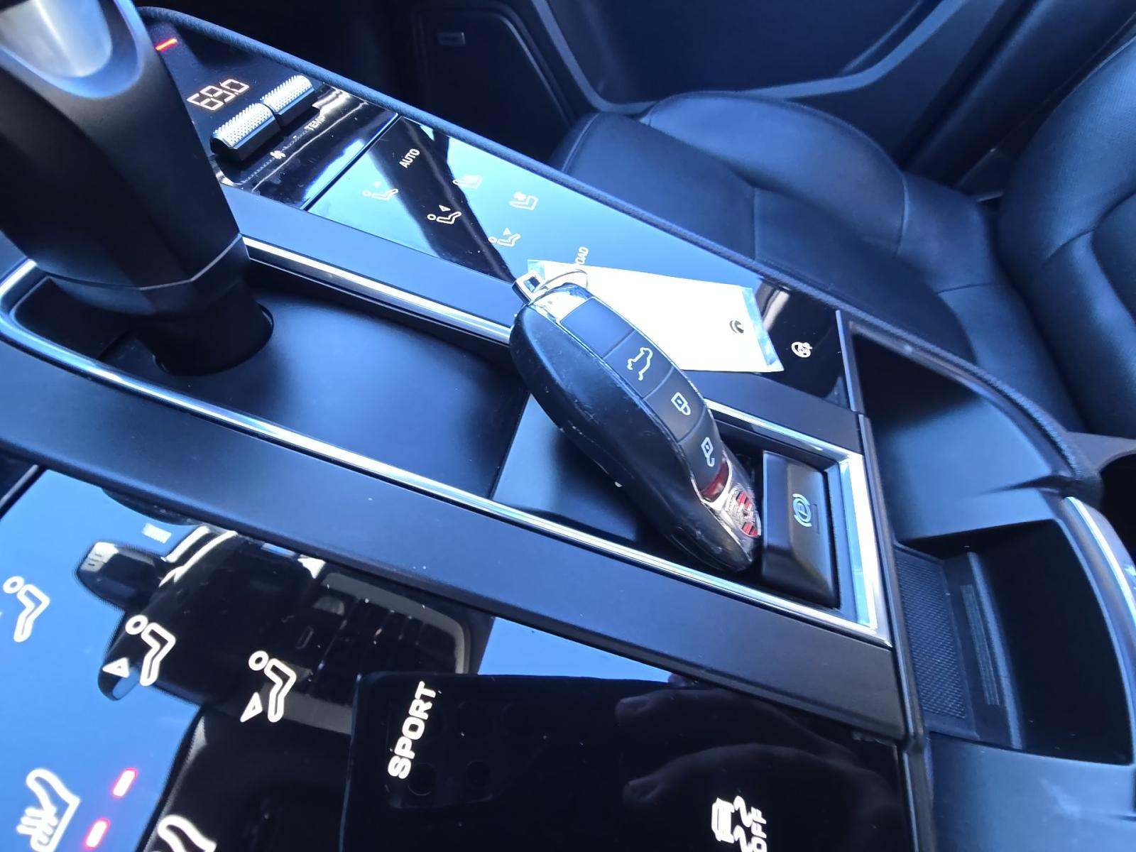 2022 Porsche Macan Base AWD