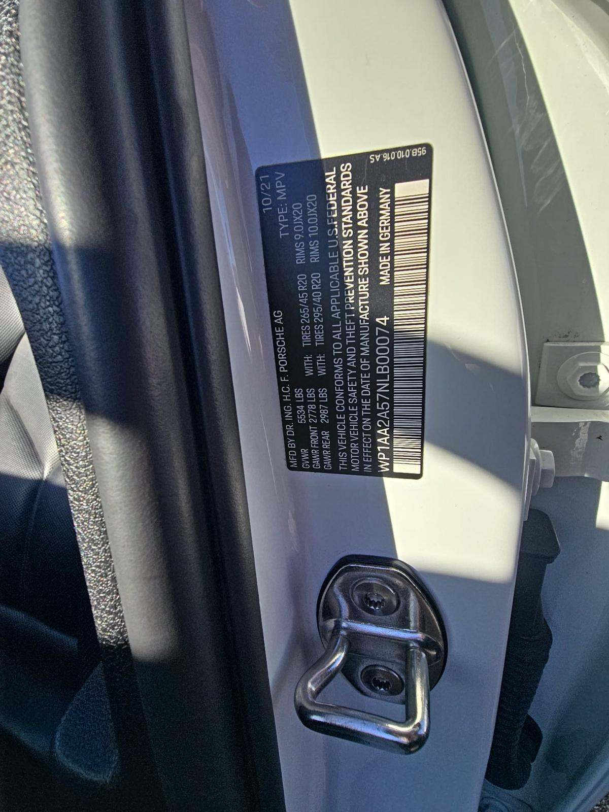 2022 Porsche Macan Base AWD