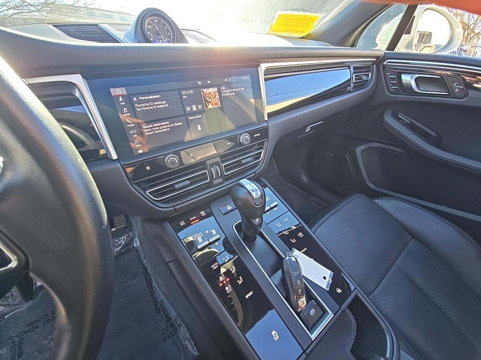 2022 Porsche Macan Base AWD