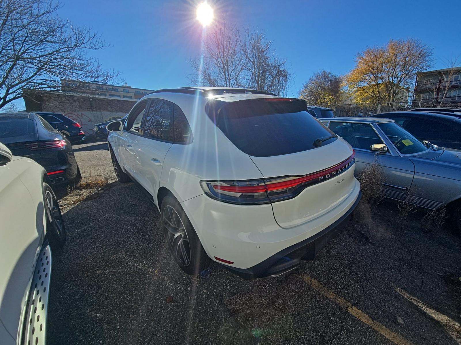 2022 Porsche Macan Base AWD