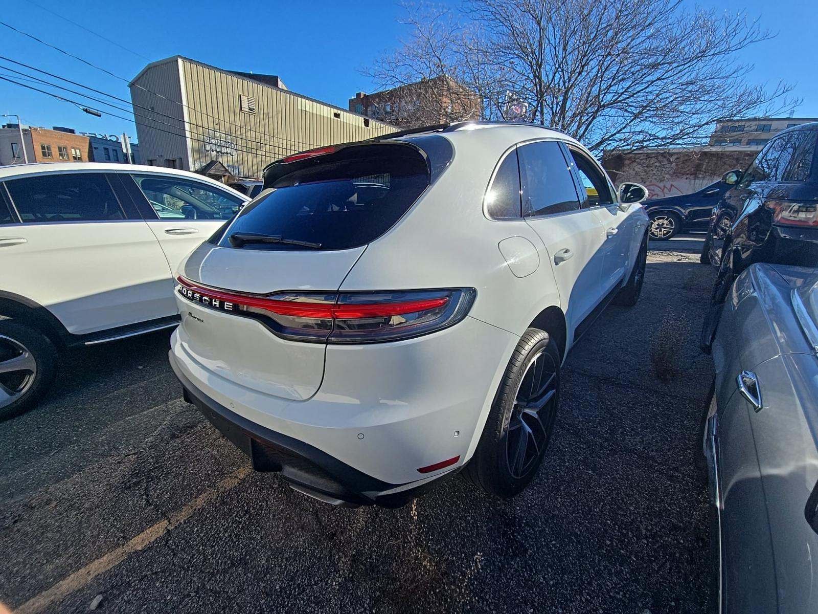2022 Porsche Macan Base AWD