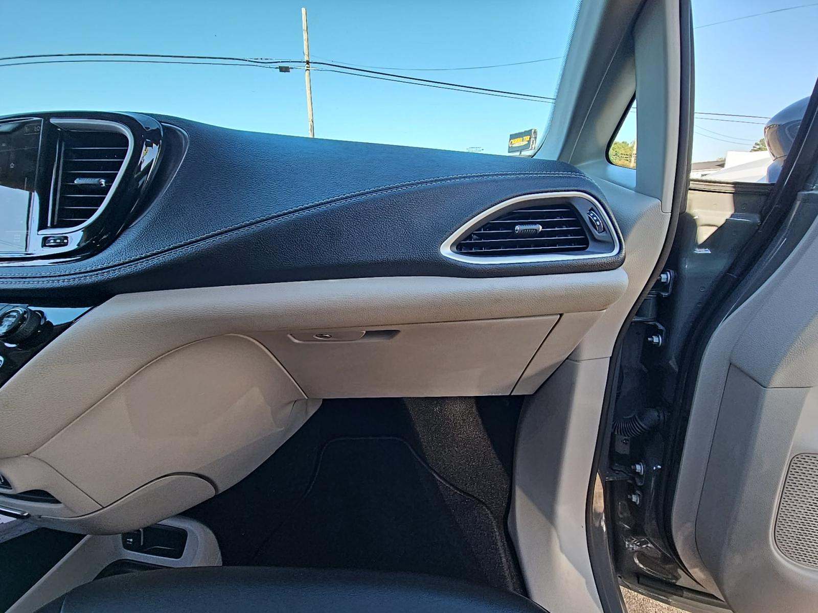 2023 Chrysler Pacifica Touring L FWD