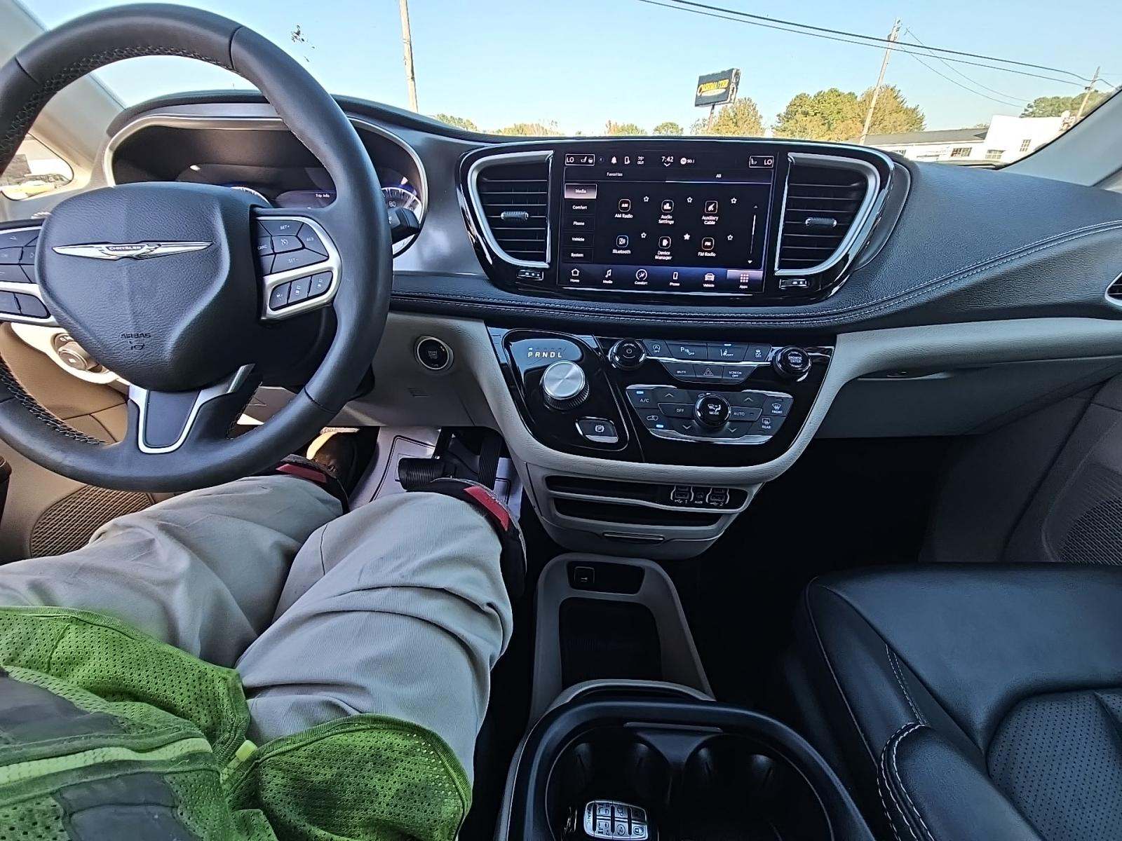 2023 Chrysler Pacifica Touring L FWD