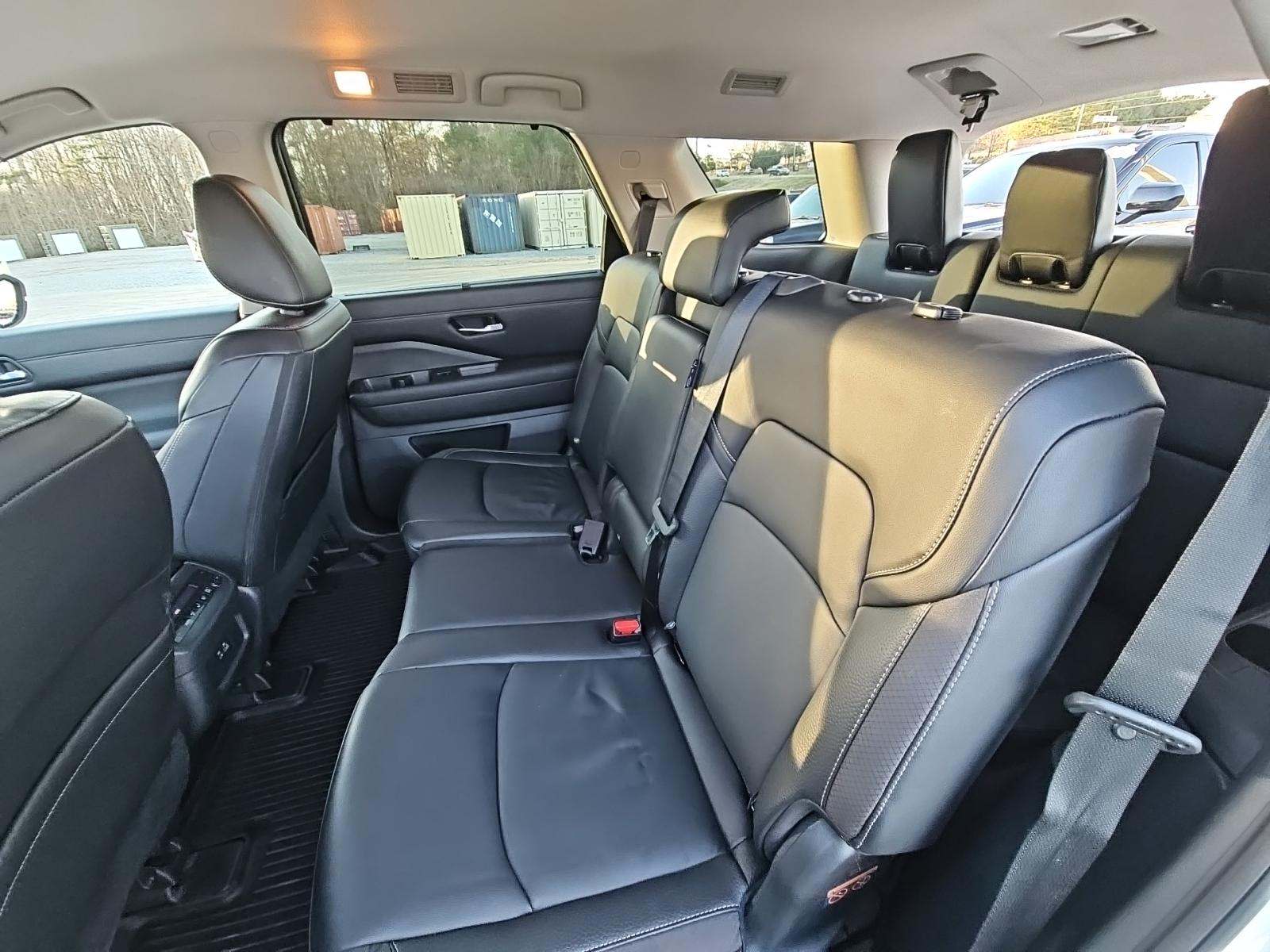 2023 Nissan Pathfinder SL AWD