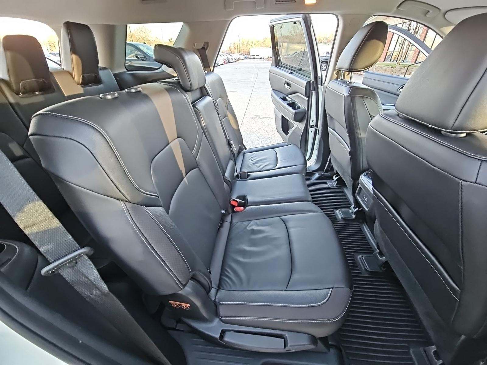 2023 Nissan Pathfinder SL AWD