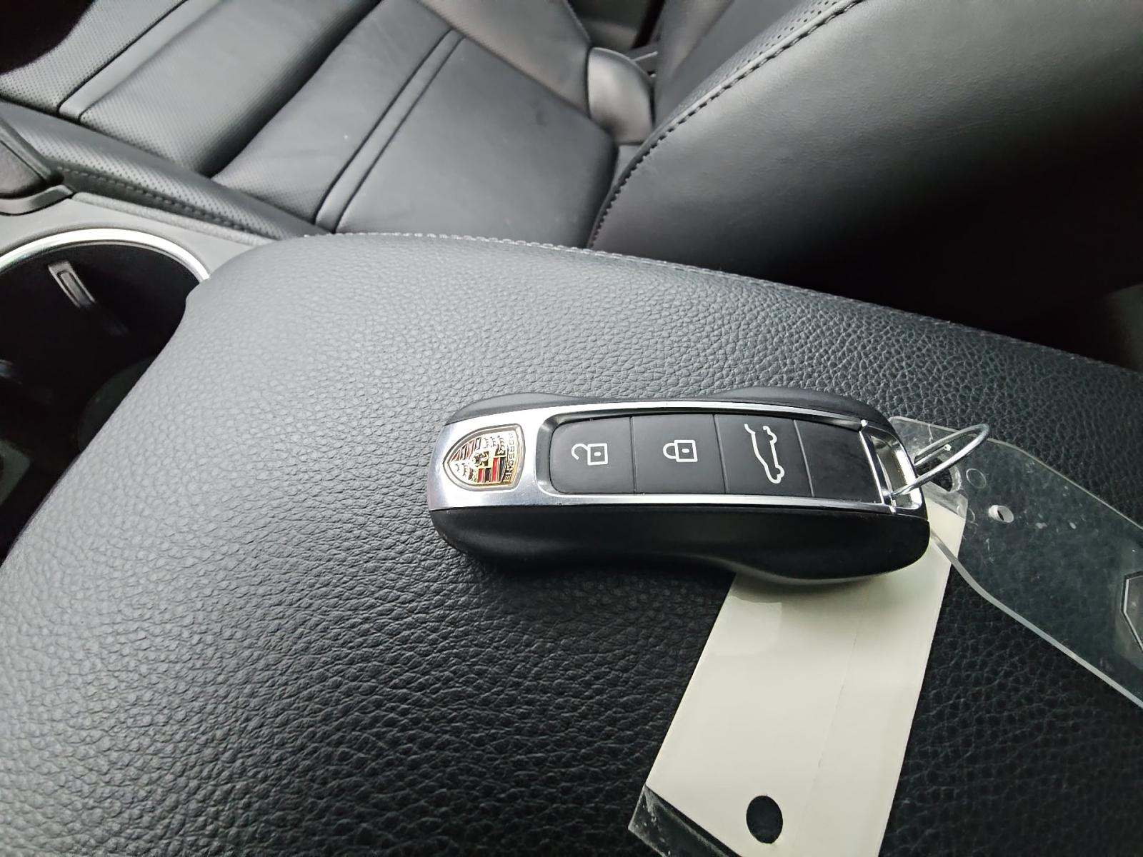 2023 Porsche Cayenne Platinum Edition AWD