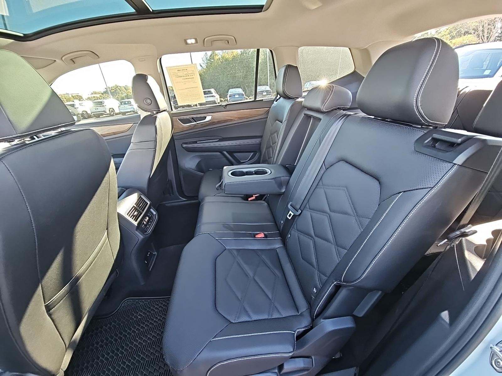 2025 Volkswagen Atlas 2.0T SE FWD