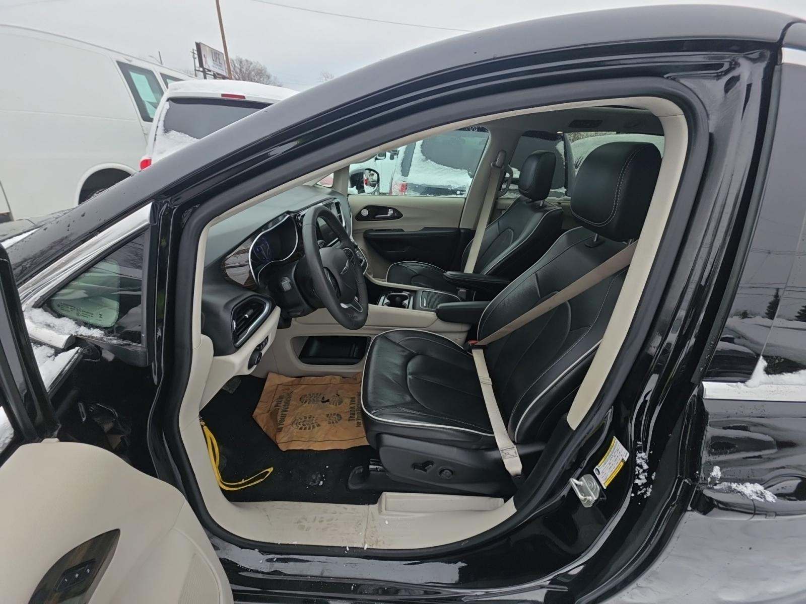 2024 Chrysler Pacifica Limited FWD