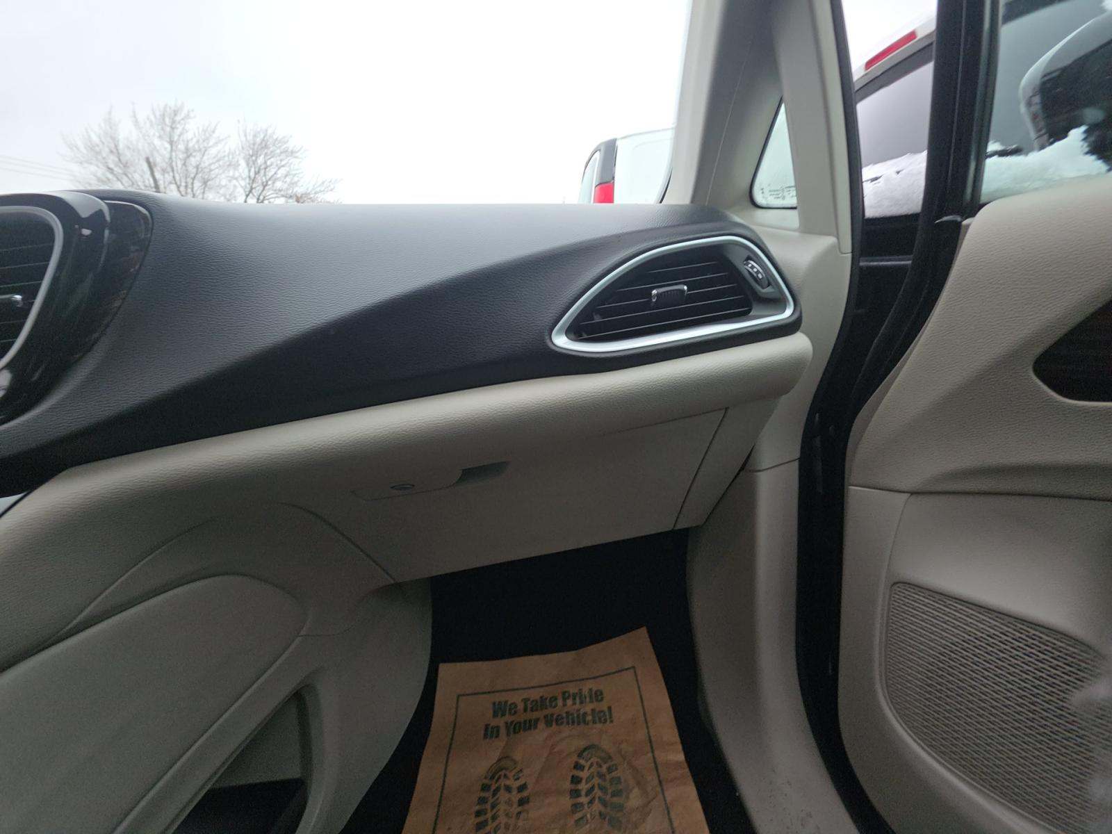 2024 Chrysler Pacifica Limited FWD