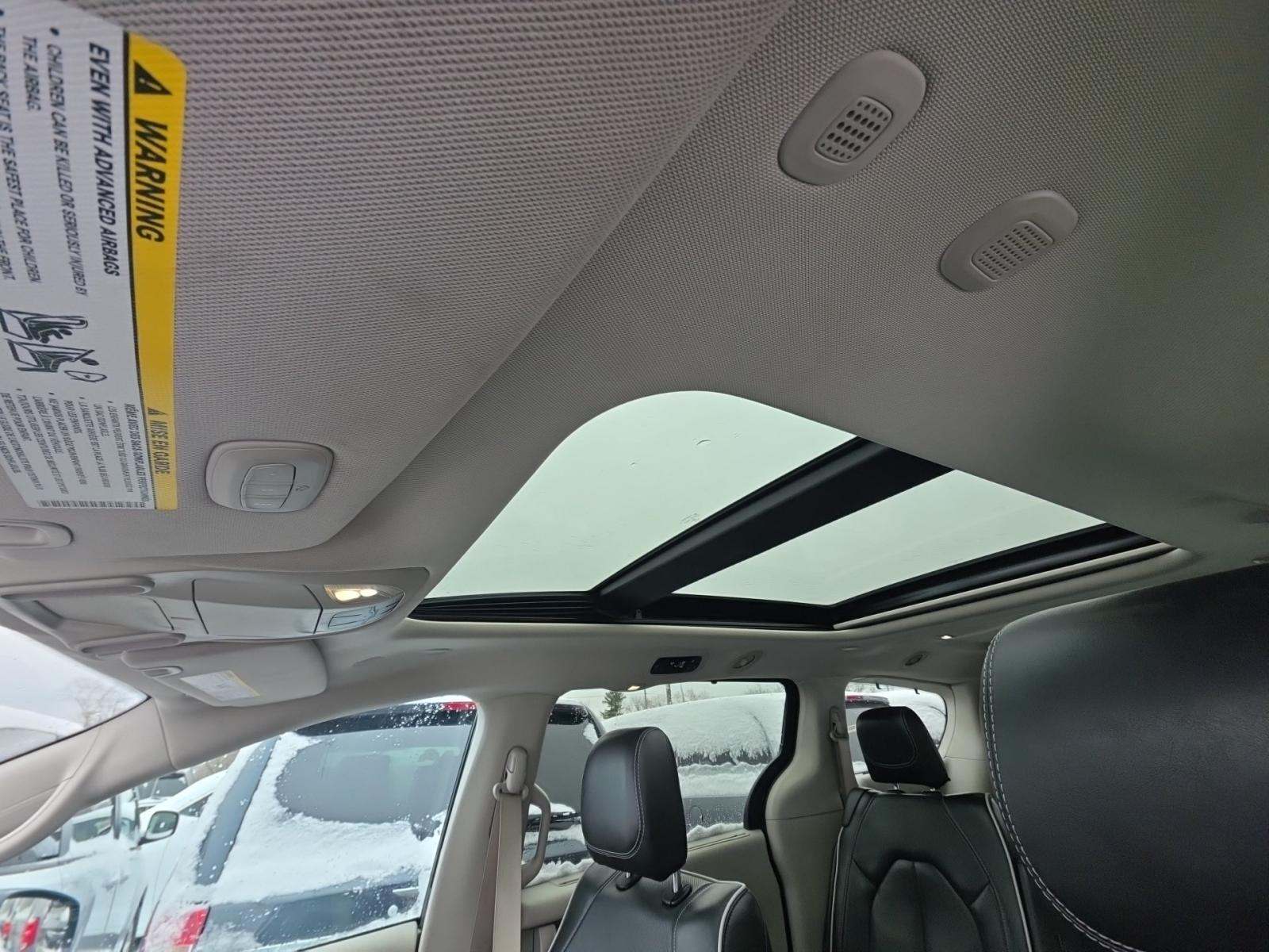 2024 Chrysler Pacifica Limited FWD