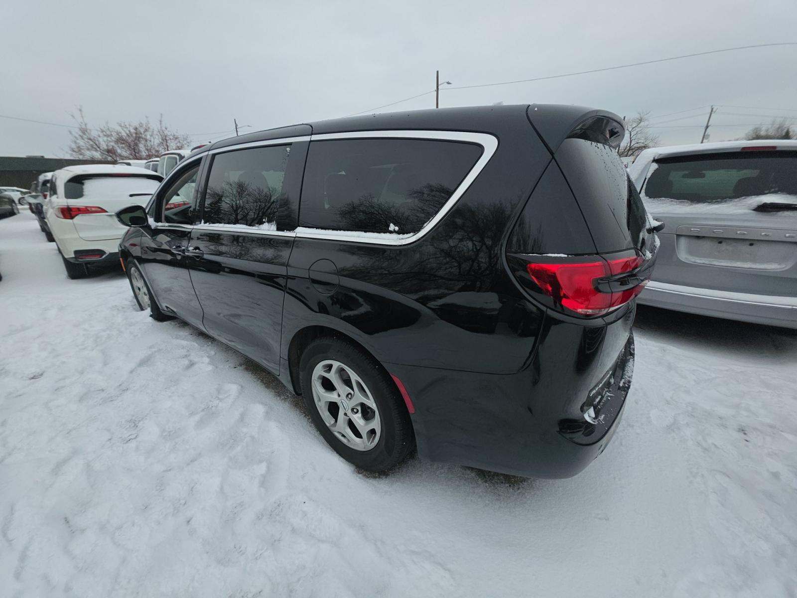 2024 Chrysler Pacifica Limited FWD