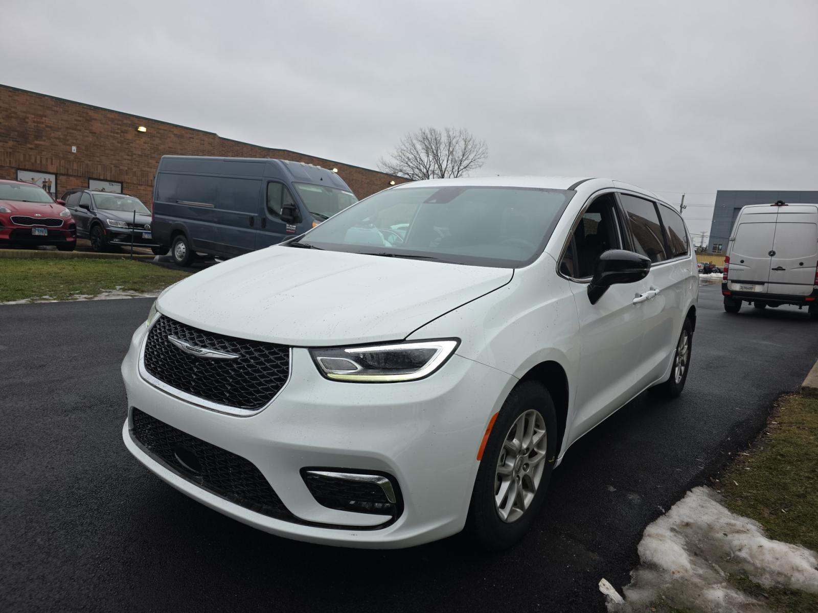 2025 Chrysler Pacifica Select FWD